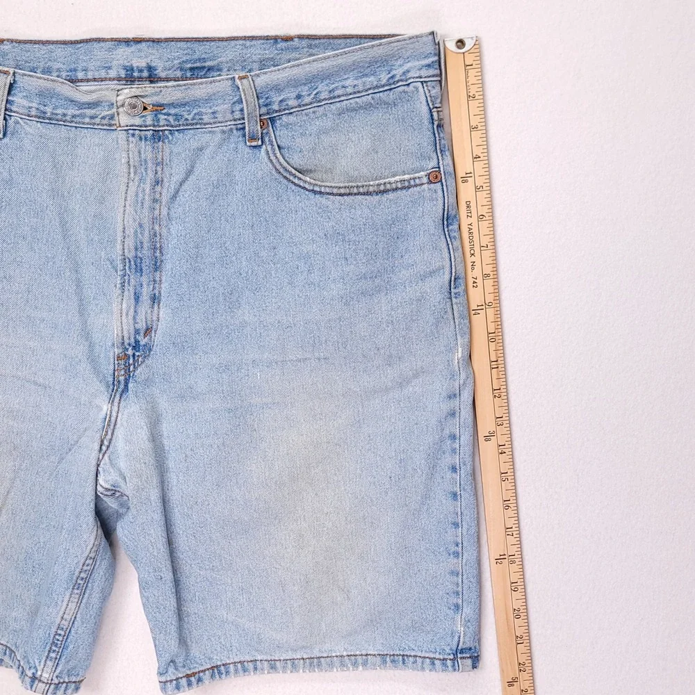 Levi's 550 Relaxed Fit Mens Light Wash Blue Denim Shorts W42 Distressed